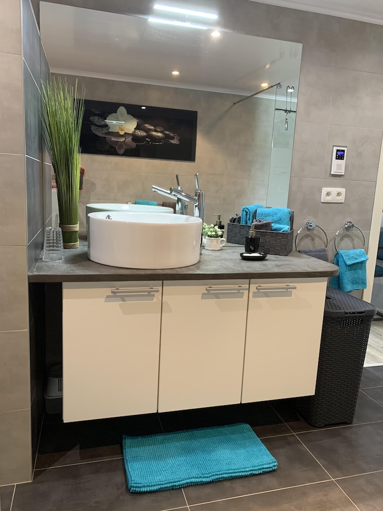 Apartment, Ensuite photo 3