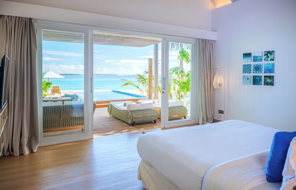 Sunset Beach Villa With Pool - 7 Night Free photo 1