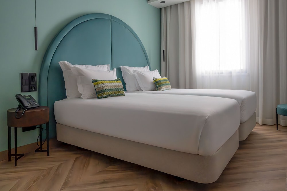 Standard Double or Twin Room, City View photo 1