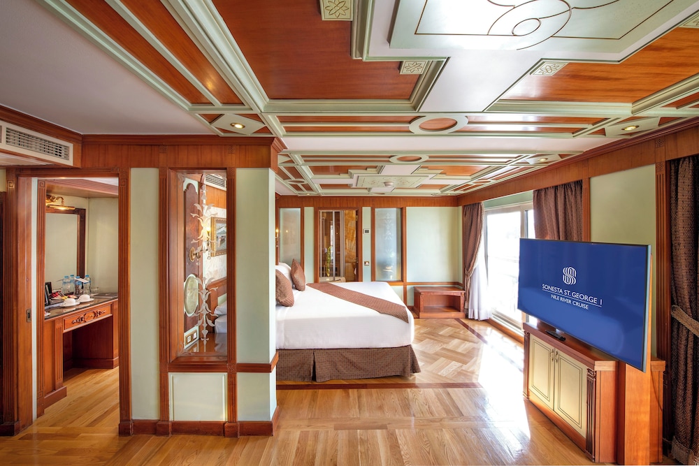 Royal Suite photo 2