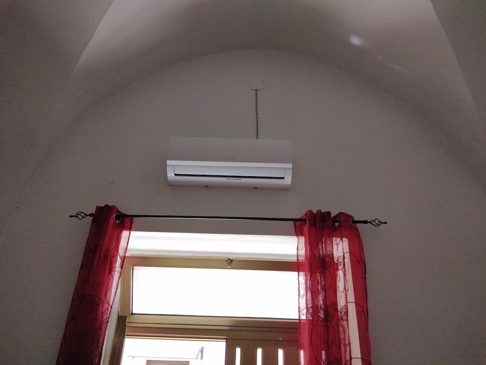 House, 2 Bedrooms photo 3
