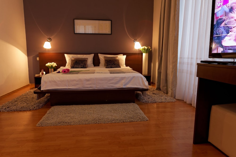 Junior Suite (1 wine bottle,-10% in nearby RSTRNT) photo 3