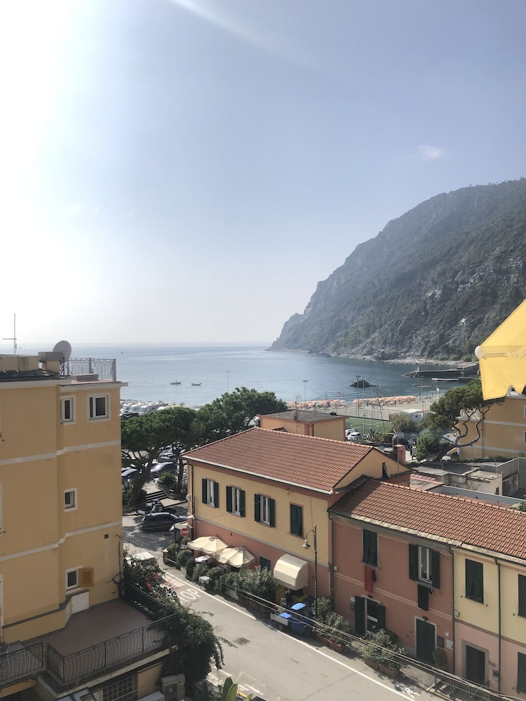 Deluxe Double or Twin Room, 1 Bedroom, Sea View, Beachside photo 2