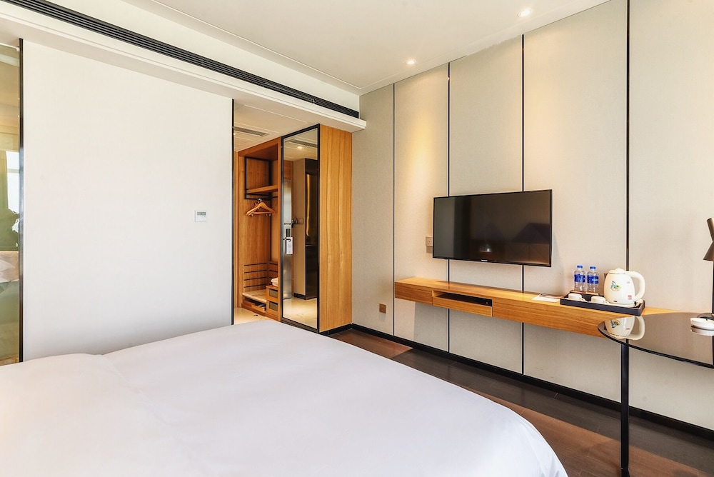 BM Pleasure-Premier Queen Room photo 3