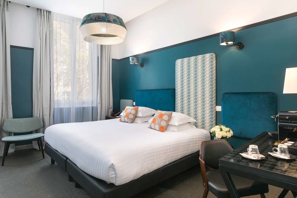 Deluxe Room, 1 King Bed, Non Smoking (Larger Room) - Photo 14