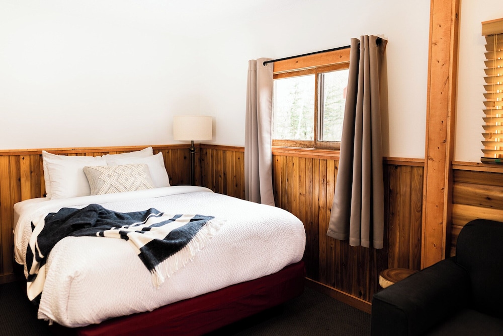 Pioneer's Cabin - Photo 1