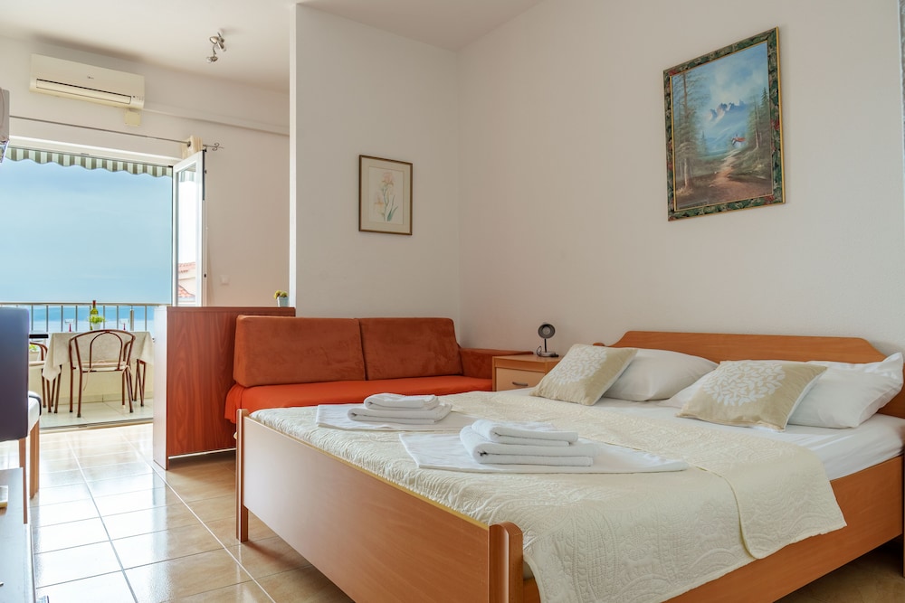 Studio, Multiple Bedrooms, Balcony, City View photo 2