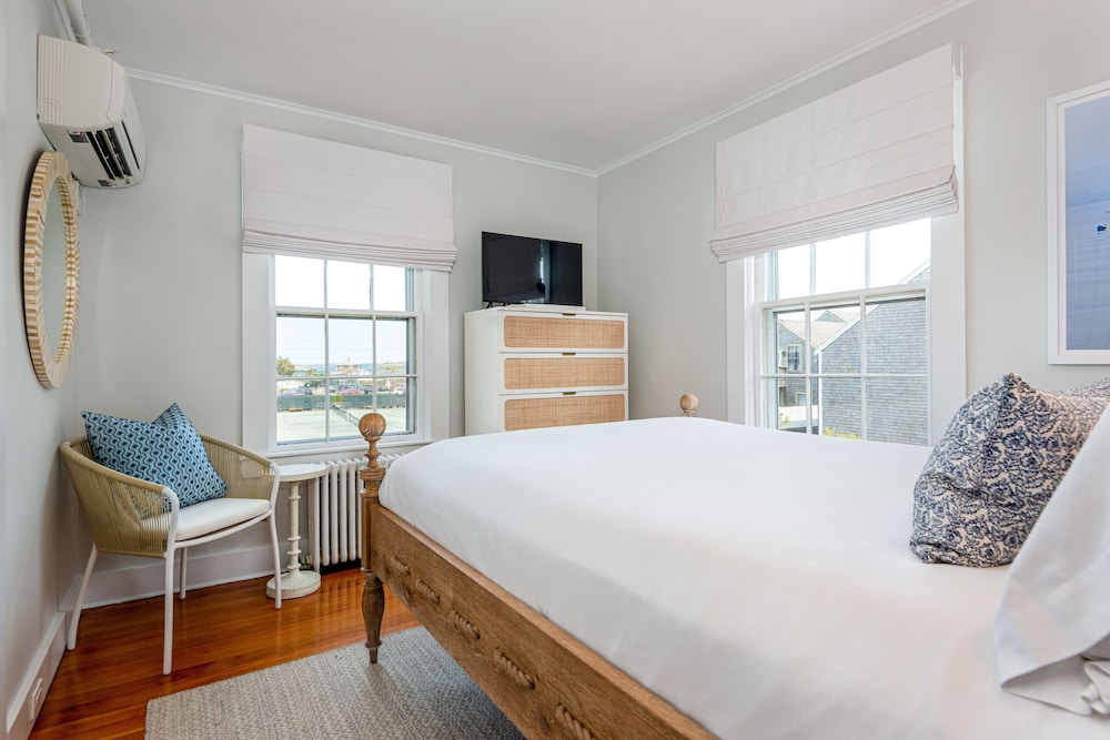 Standard Room, 1 Queen Bed photo 3