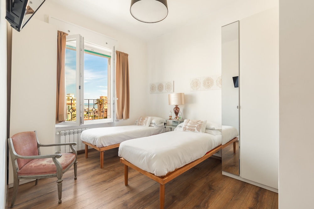 Superior Twin Room, 2 Twin Beds, Private Bathroom, Sea View photo 1