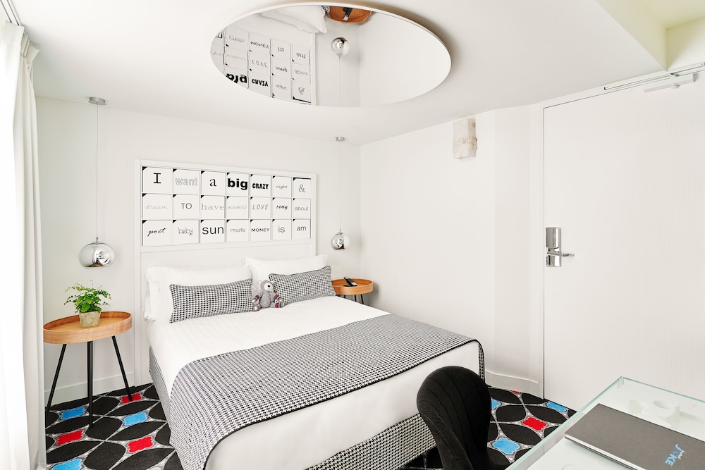Standard Double Room - Free soft minibar, courtesy tray Chromecast- Digital press photo 3