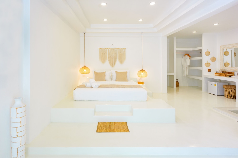 Luxury Villa, 1 Bedroom, Bathtub - Photo 1