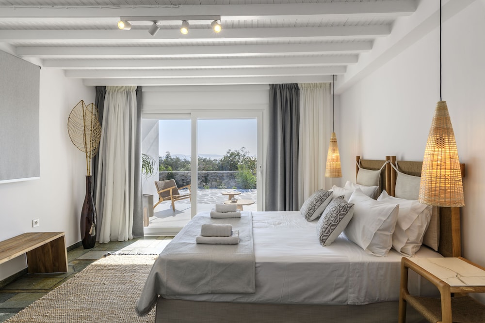 Deluxe Studio, 1 King Bed with Sofa bed, Sea View