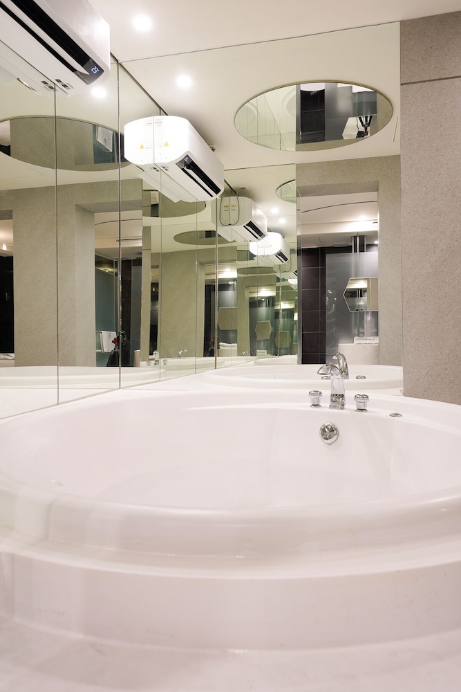 Deluxe Family Spa - Photo 8
