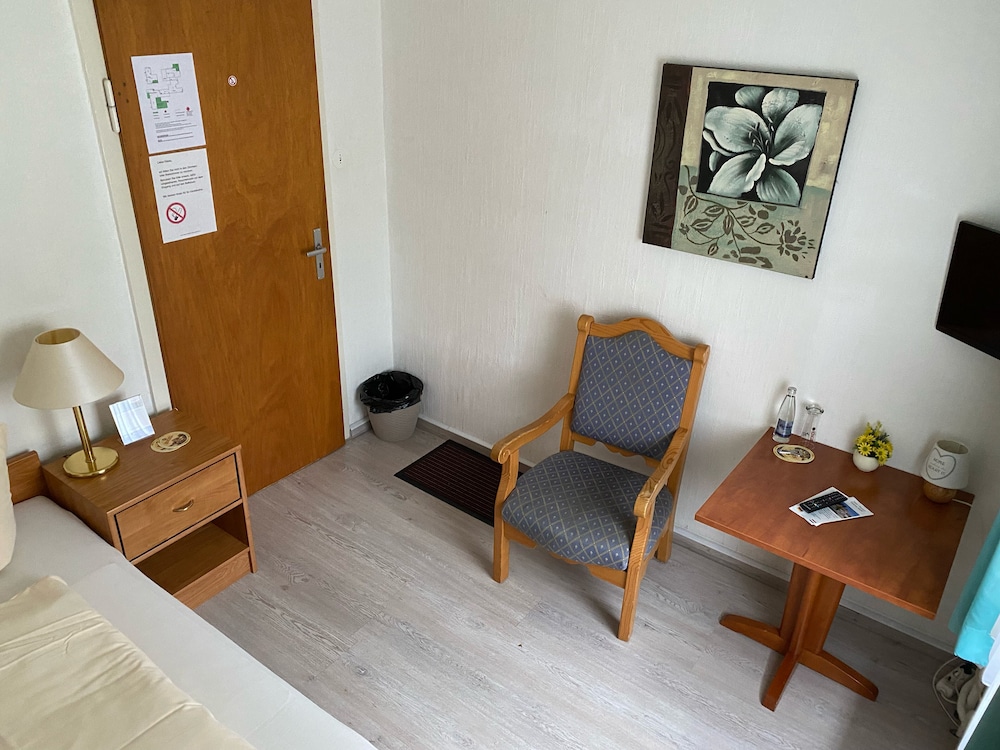 Basic Single Room photo 3