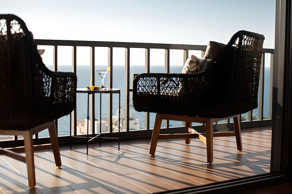 3 Bed 3 Bath First Class Penthouse + Jacuzzi