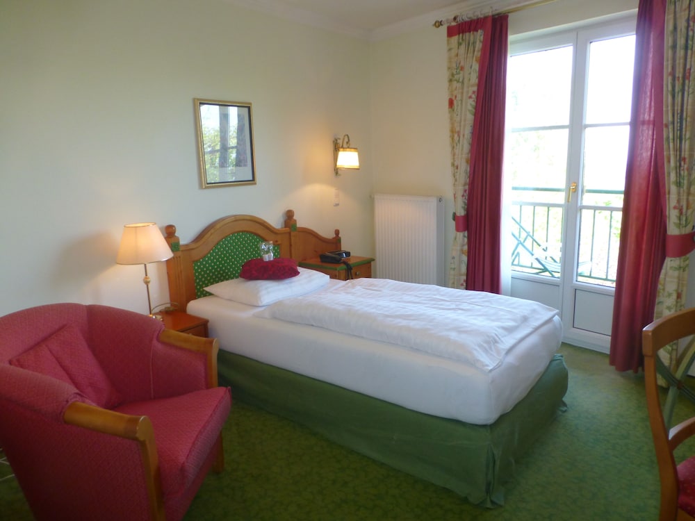 Standard Double or Twin Room photo 3