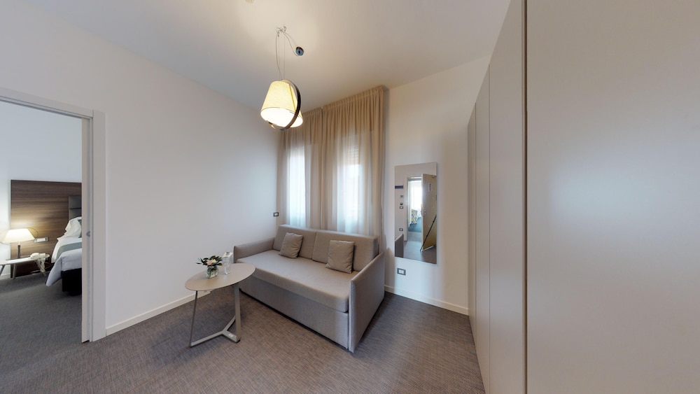 Basic Quadruple Room photo 2