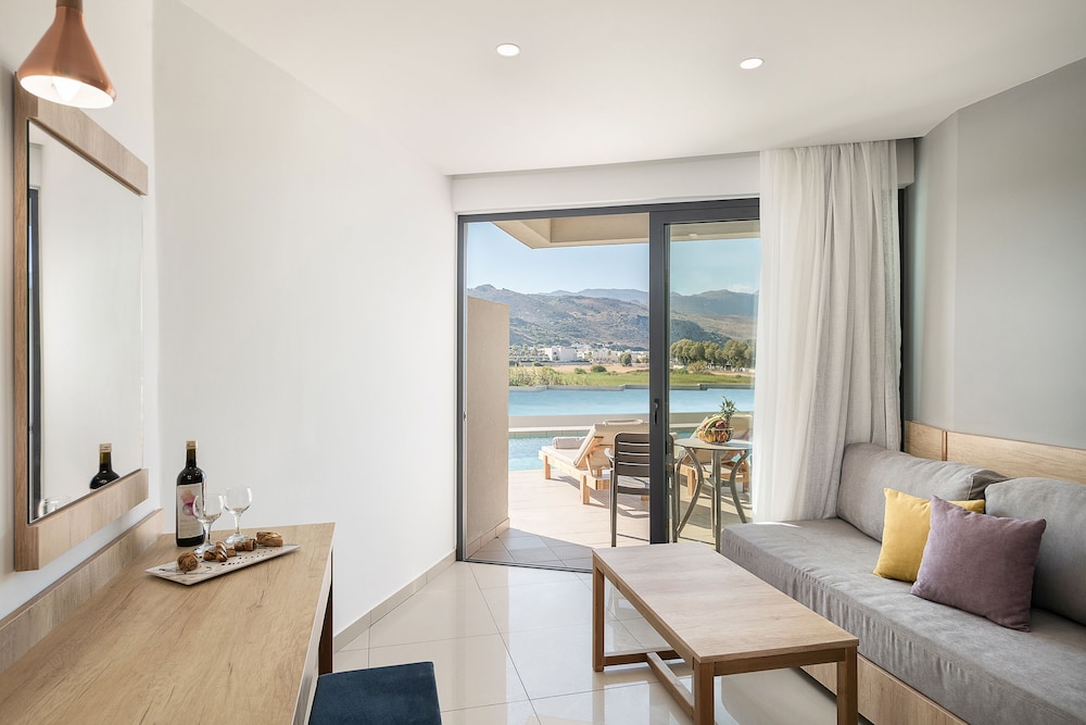 Deluxe Studio Suite, Private Pool