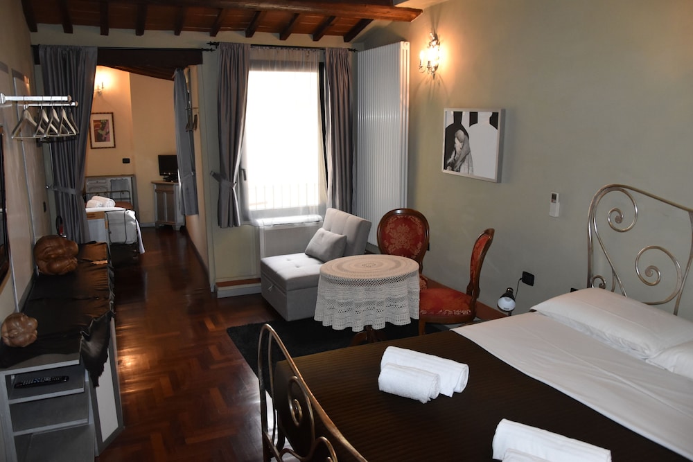 Triple Room (Silver Suite) photo 1