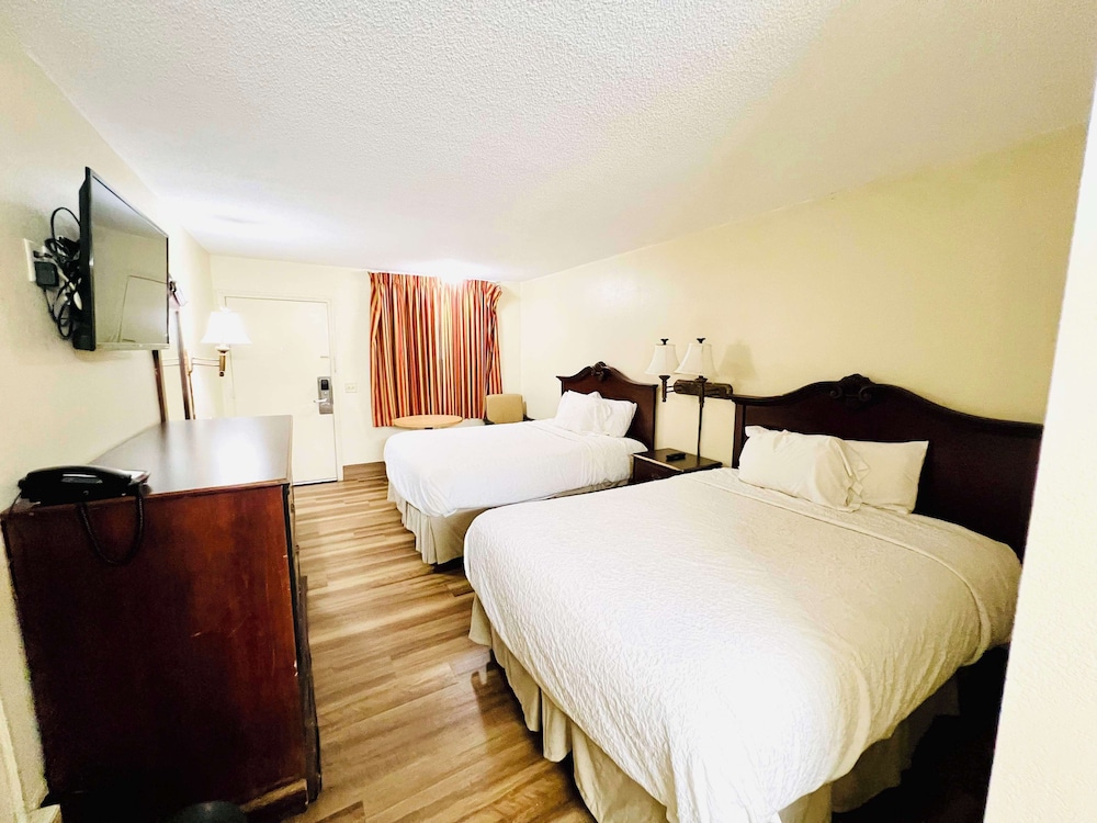 Standard Room, 2 Queen Beds - Photo 2