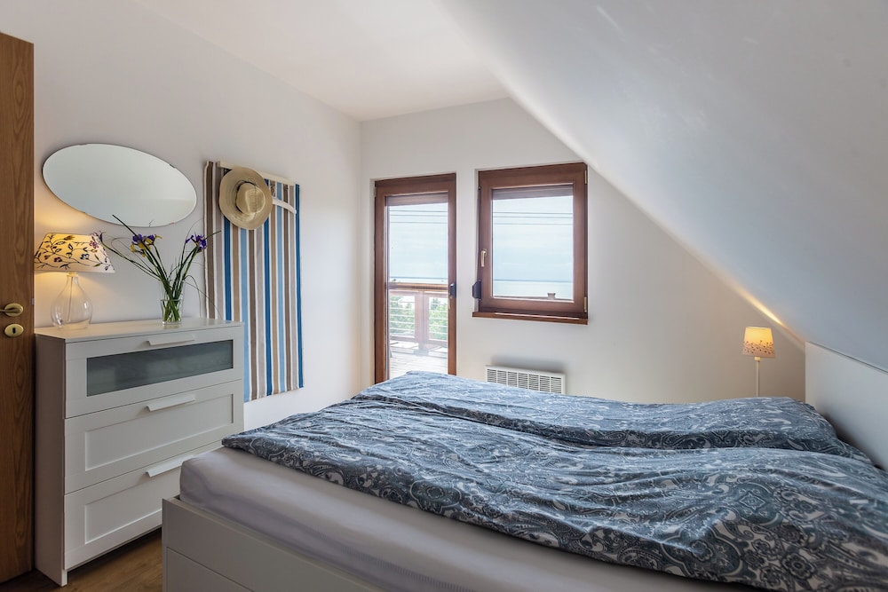 Standard House, 4 Bedrooms, 2 Bathrooms, Mountainside (House With Panorama)