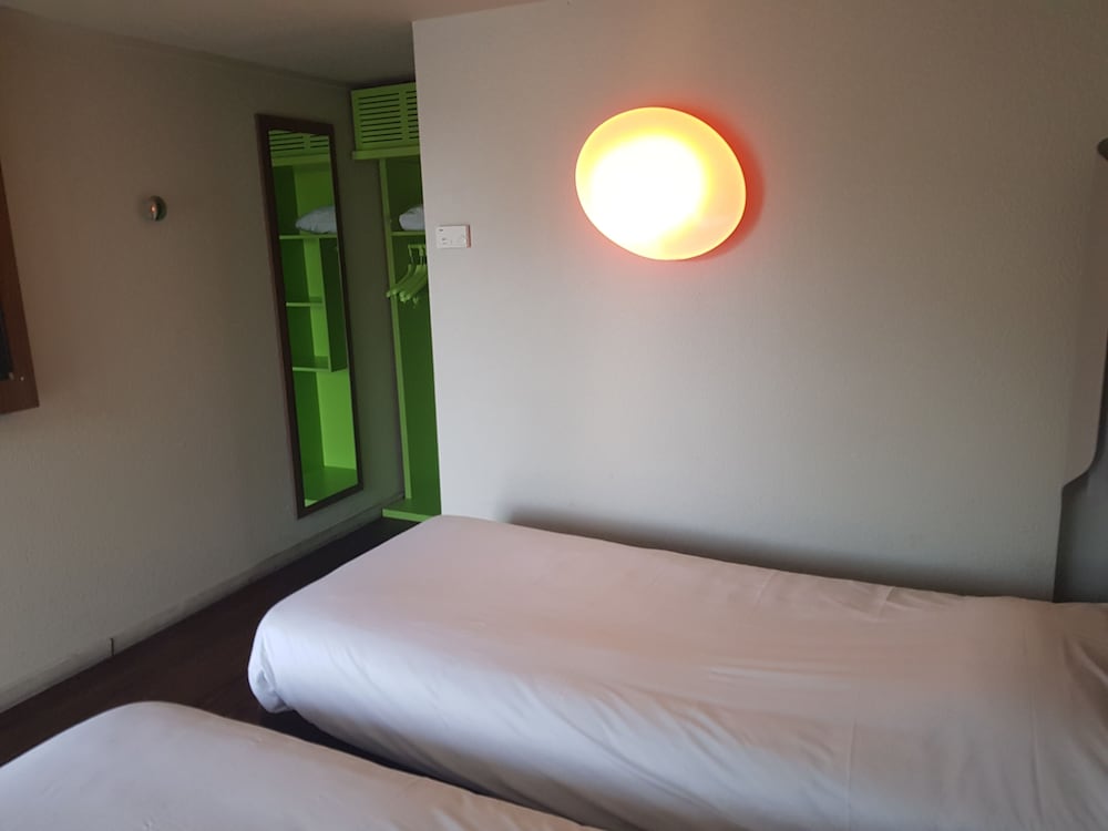 Standard Room, 2 Twin Beds - Photo 6