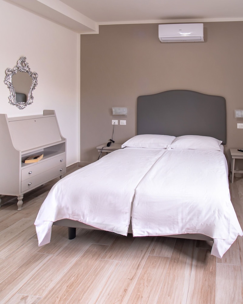 Standard Double Room - Photo 1