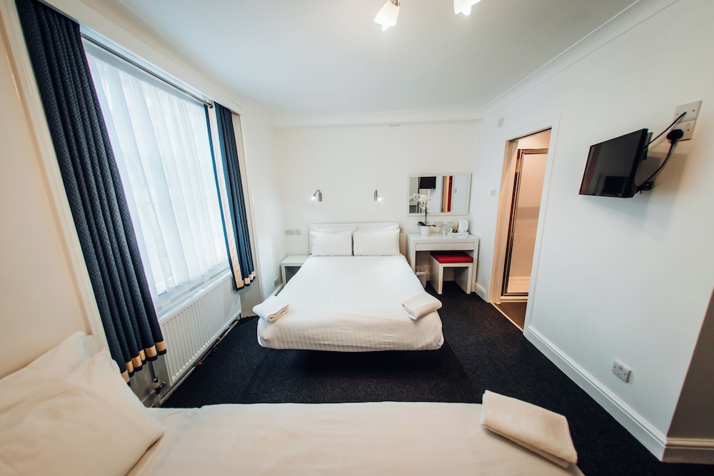 Quadruple Room, Ensuite photo 1