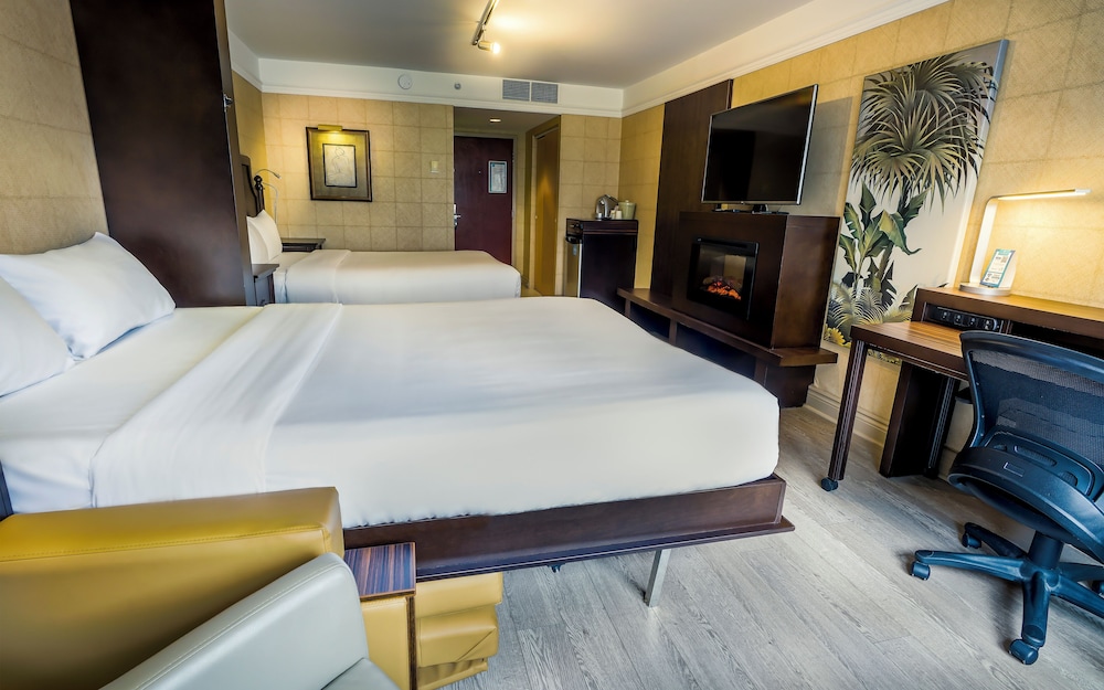 Superior Room, 1 Queen Bed, 1 Queen Murphy Bed photo 2