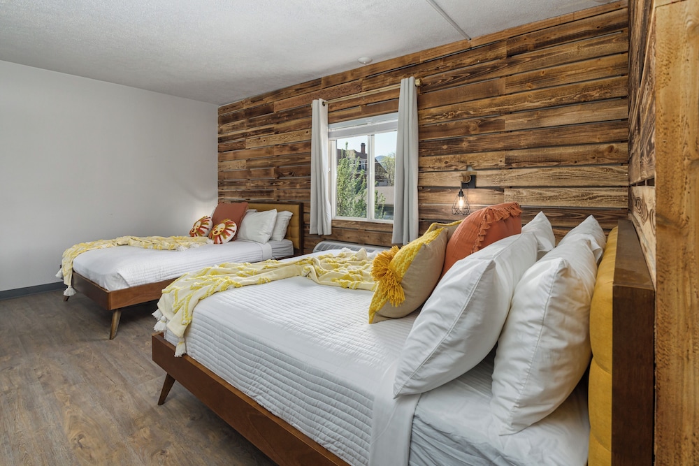 Double Queen Room photo 1