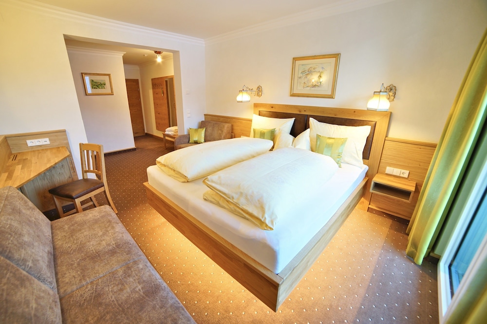 Superior Double Room, 1 Queen Bed with Sofa bed, Valley View, Annex Building photo 2