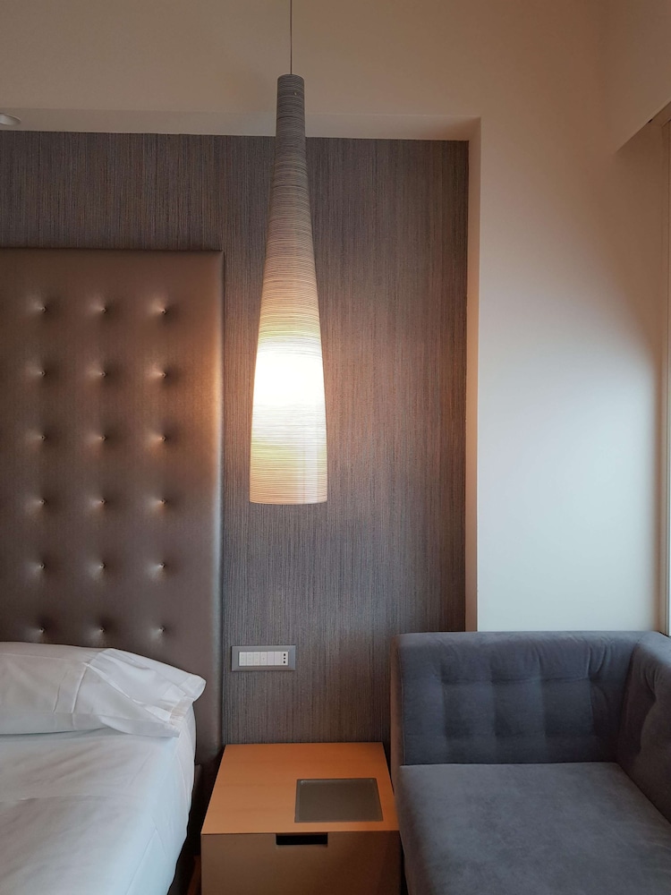 Standard Room, 1 King Bed (Twin bed on request) - Photo 6