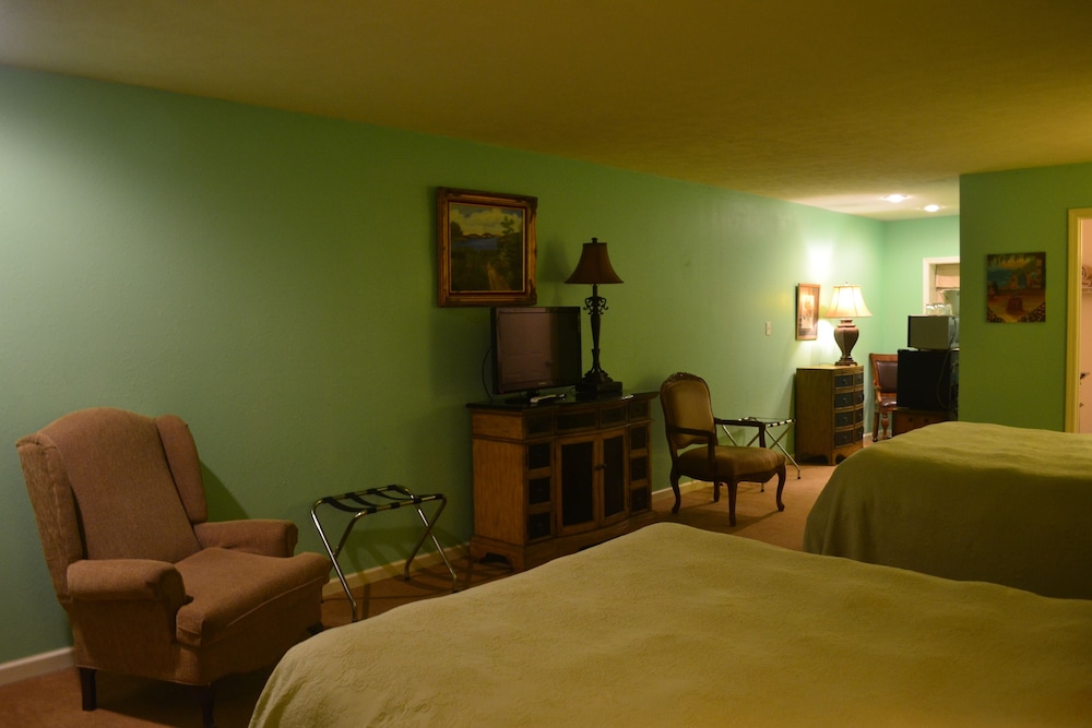 Pistachio Queen Suite photo 2