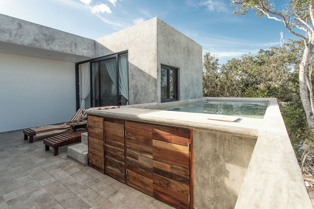 Romantic Penthouse, 1 King Bed, Private Pool, Garden View