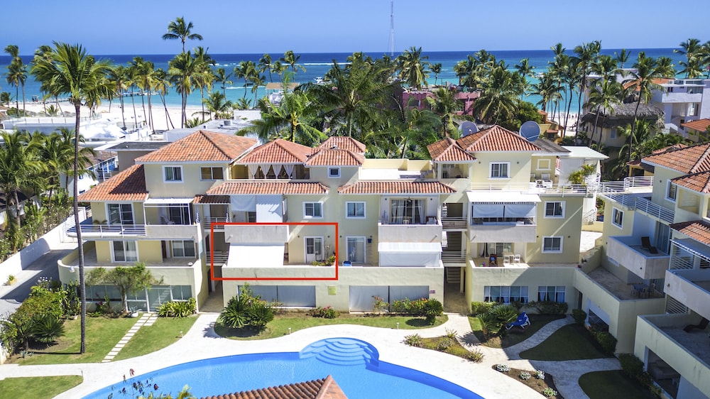 Deluxe Condo, 2 Bedrooms, Pool View, Poolside