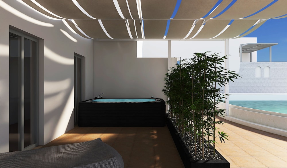 Junior Studio Suite, Jetted Tub - Photo 6