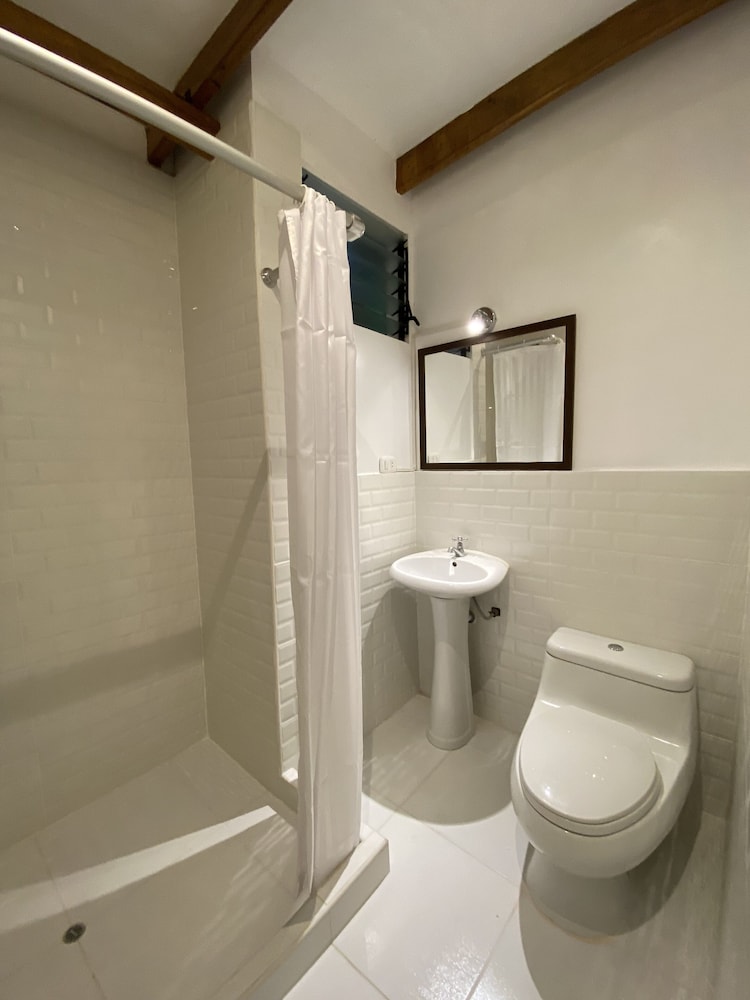 Twin Room, 2 Twin Beds, Private Bathroom photo 2