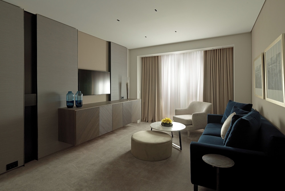 Athenian Acropolis View Suite (king or twin beds)