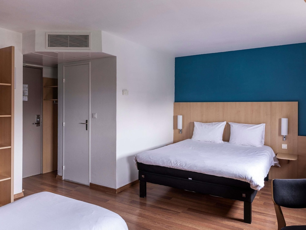 Standard Room, Multiple Beds photo 2