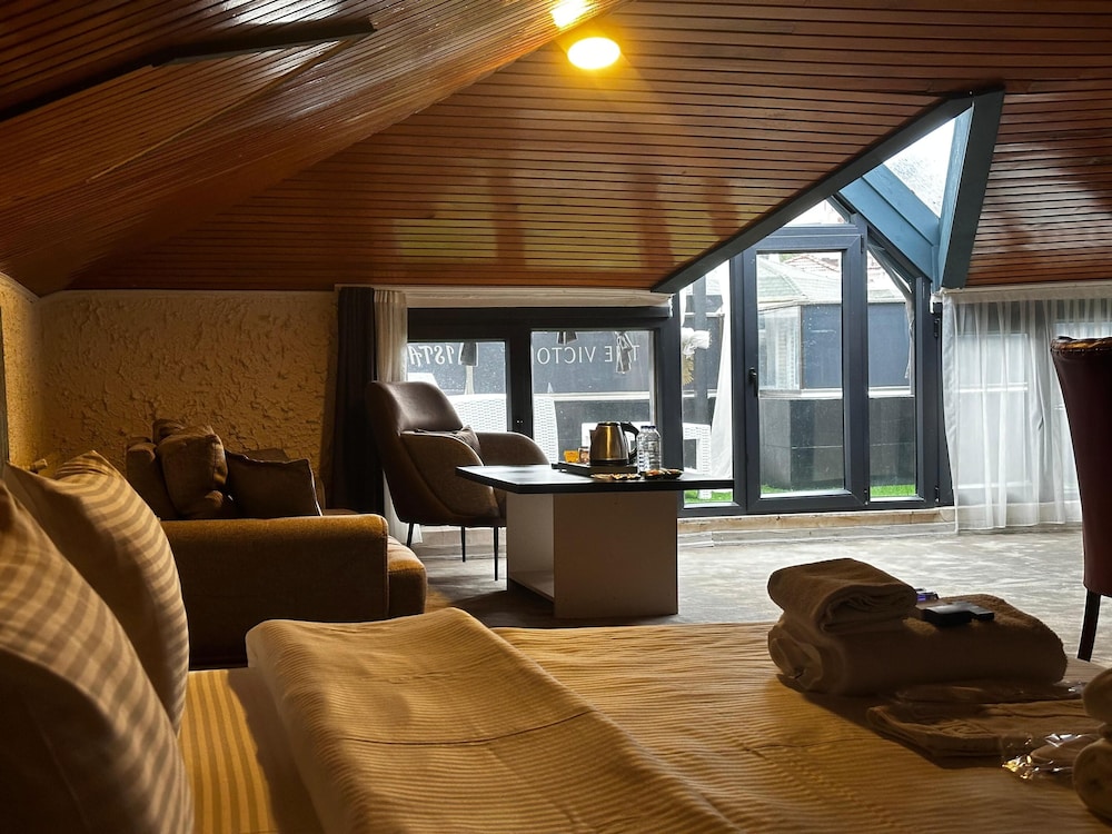 Deluxe Room, 1 Bedroom, Smoking, Sea View