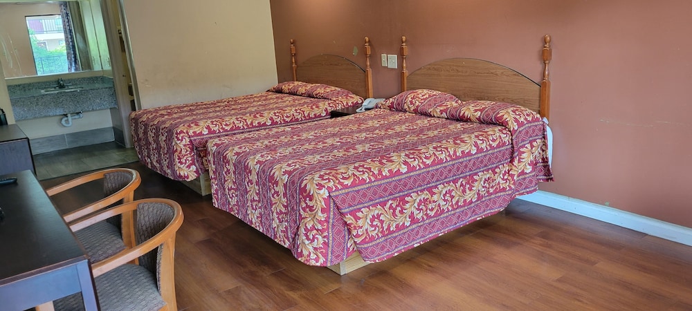 Standard Room, 2 Queen Beds, Non Smoking photo 3