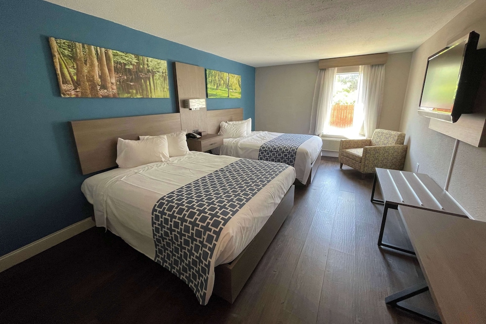 Room, 2 Queen Beds, Non Smoking - Photo 1