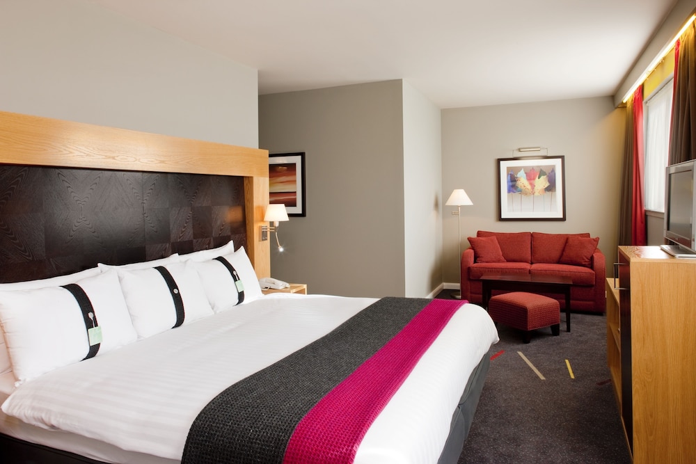 Standard Room, 1 King Bed with Sofa bed - Photo 4
