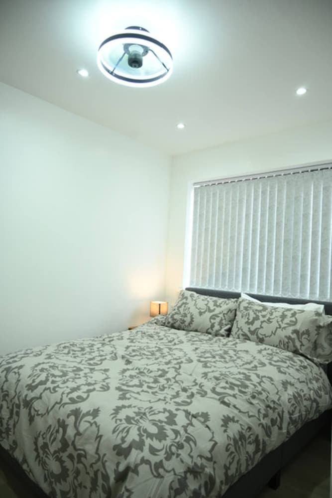 Watermead Retreat Bungalow, Photo 2