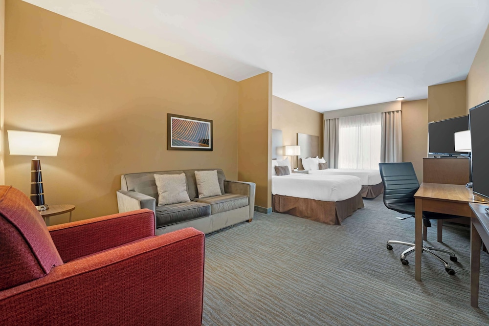 Suite, 2 Queen Beds, Accessible, Refrigerator & Microwave (with Sofabed) - Photo 2