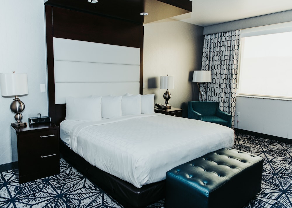 Deluxe Room, 1 King Bed photo 3