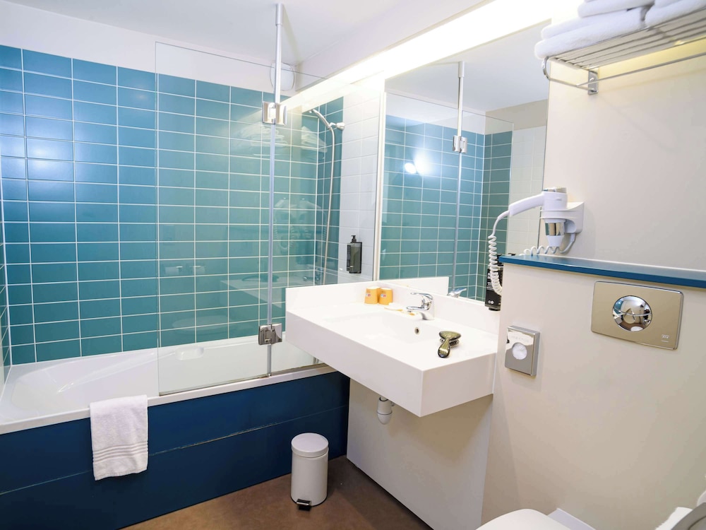 Standard Room, Multiple Beds - Photo 10