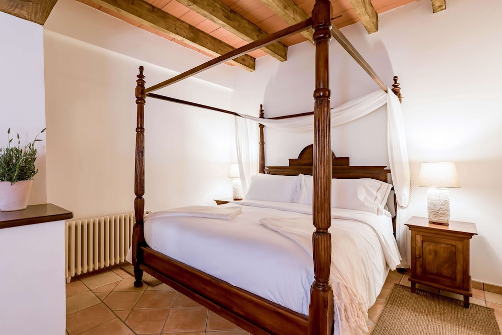 Room (Style) - Photo 1