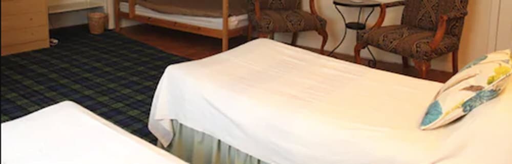 Family Room, Multiple Beds photo 3