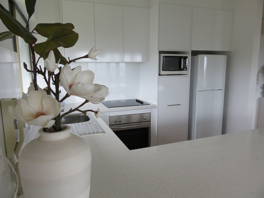 Apartment, 2 Bedrooms, Ensuite, Ocean View photo 3